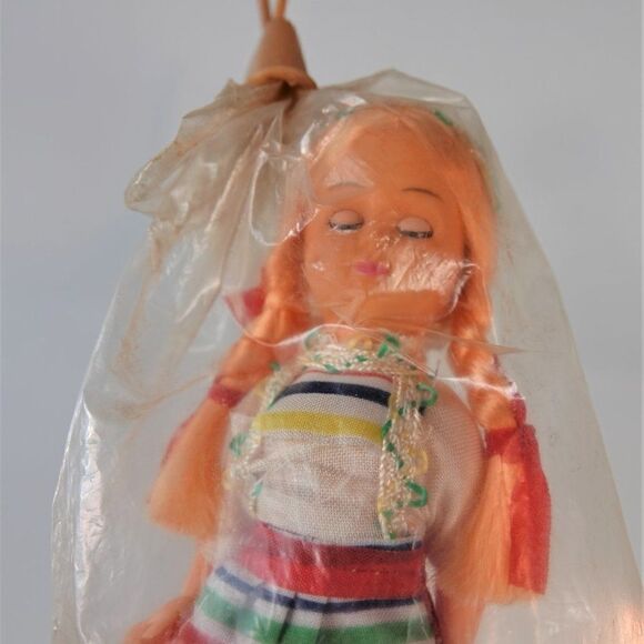 Sweden Vintage 60s Dolls from Around the World - Picture 8 of 8
